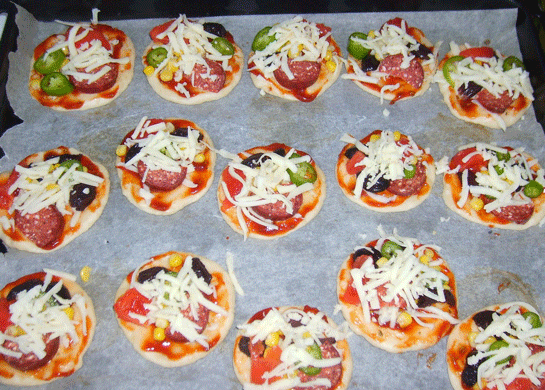 Küçük Pizza Tarifi ve Malzemeleri pizzatarifi.gen.tr