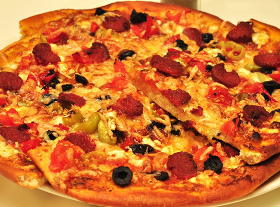 Karışık Pizza Tarifi ve Malzemeleri