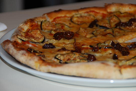 Patlıcanlı Pizza Tarifi ve Malzemeleri